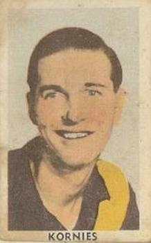 1949 Kornies Victorian Footballers #41 Bill Morris Front